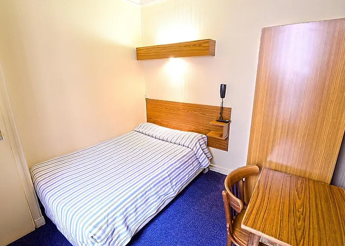 Отель De La Vallee Париж