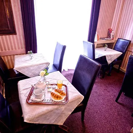 Hotel De La Vallee *