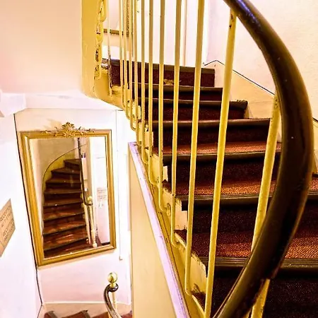 Hotel De La Vallee *